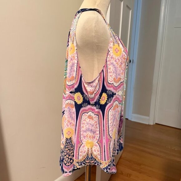 Rose & Olive Sleeveless blouse - Picture 2 of 5